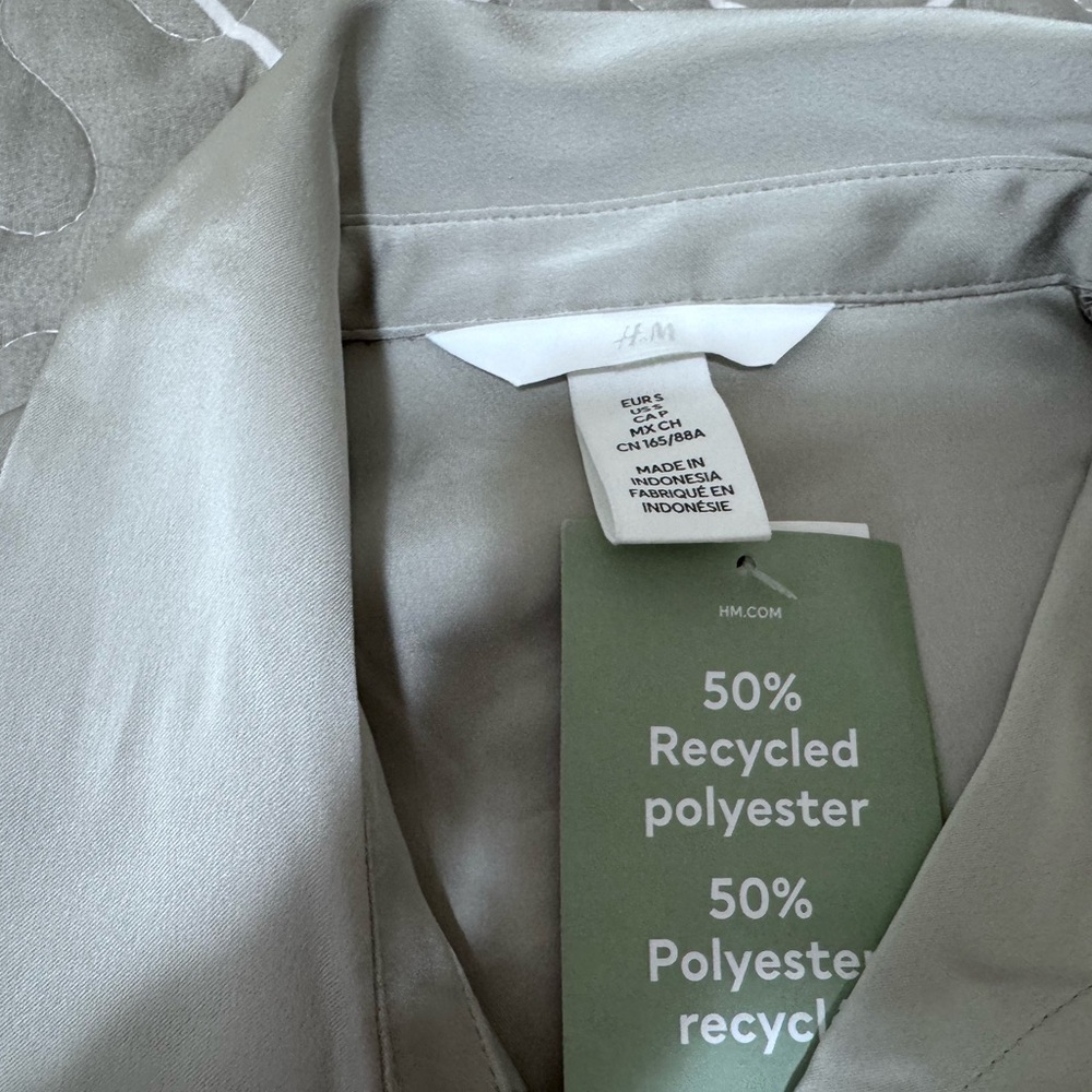 H&M Light Gray Cropped Button-Down Shirt - Picture 4 of 5